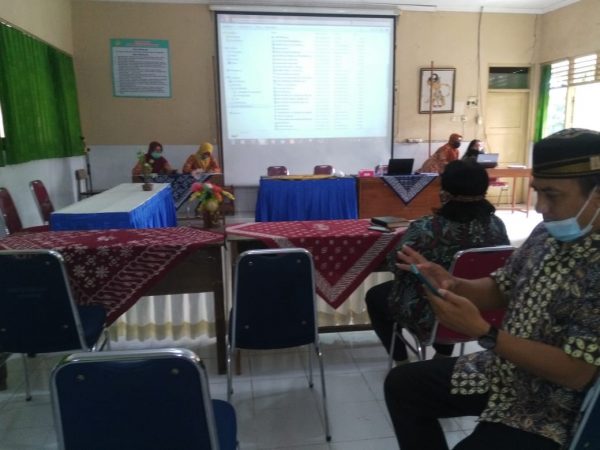Desiminasi Penelitian Tindakan Kelas Guru SMP Negeri 1 Semanu